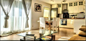Bright 2-BedRm 2-BathRm, by ICM Exhibition Center, direct Metro-SBahn or drive 15 min to City Center, free Parking, Balcony
